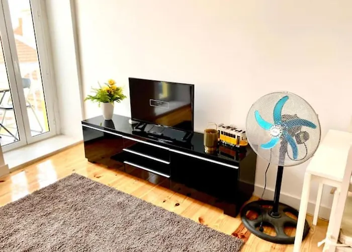 20-2 Lisbon Castle View Apartment With French Terrace